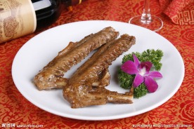 卤水鹅翼