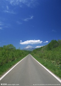 蓝天白云马路