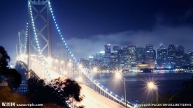 雄伟大桥与繁华都市夜景