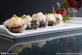 蒜茸粉丝蒸鲜鲍鱼