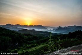 日出  美丽山村