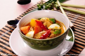 泰式黄咖喱鸡肉配土豆