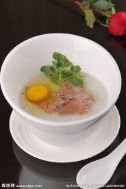 窝蛋牛肉粥