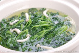 清鸡汤煮时蔬