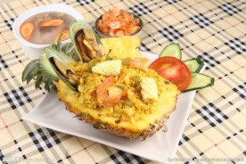 咖喱海鲜菠萝炒饭