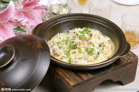 瑶柱鸡粒沙锅饭