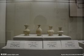 彩陶俑