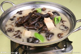 五花肉炖云耳
