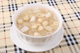 莲子百合雪耳糖水