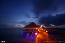夜晚海边风景