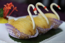 天鹅榴莲酥