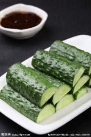 黄瓜段沾酱