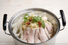 酸菜白肉锅