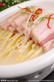 咸肉蒸时笋