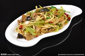 小炒肉炒手擀粉