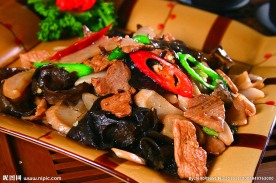 香干萝卜炒花肉