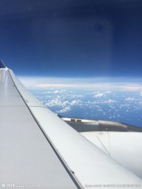 飞机上看天空