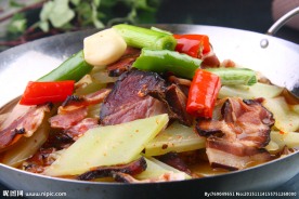 干锅青椒腊肉