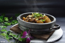 石锅土豆炖鸡胗