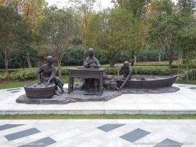 珍珠养殖女雕塑-植核场景