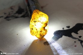 万福 琥珀