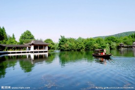 湖景游船