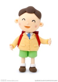 背着书包上学的男孩