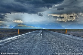 风雨前的大路