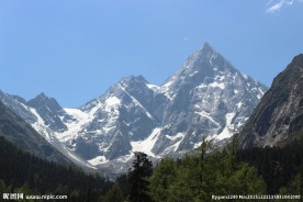 毕棚沟雪山