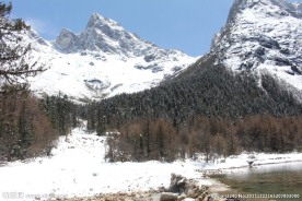 毕棚沟雪山