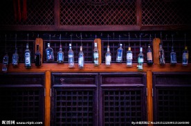 酒瓶酒吧