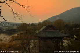 夕阳下的天外村