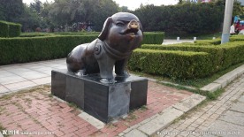 小猪雕塑