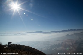 雾锁山头