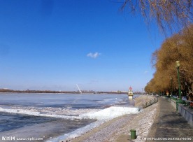 冬季哈尔滨松花江畔风景