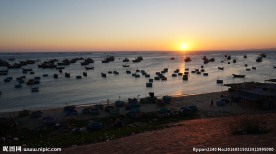 夕阳下的海边
