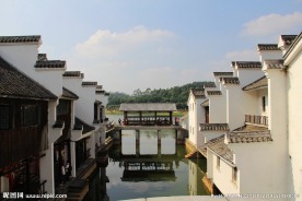 白墙灰瓦水乡建筑