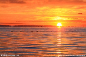夕阳下的青海湖