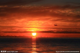 夕阳下的青海湖