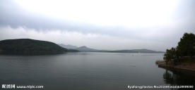 湖泊远山