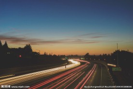 夜晚高速公路