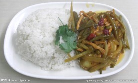 酸黄瓜肉丝盖饭