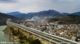 家乡的高速路