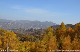 秋日山峦