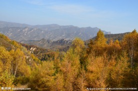 秋日山峦
