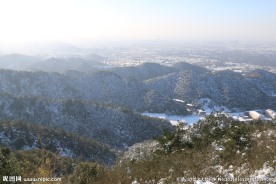 风雪过后的山峰