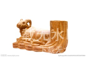 精品山羊木雕笔筒