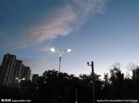 傍晚路灯