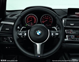 BMW汽车方向盘