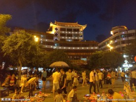 兴义街心花园
